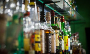 liquor-trader-outlet-alcohol-sales-booze-ban-spirits-bottle-bar-tavern-pub-123rf