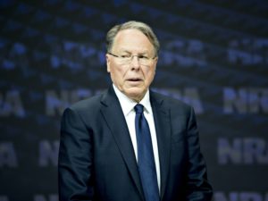 The judge rejects the bankruptcy case of the NRA and increases the risk of the group's dissolution